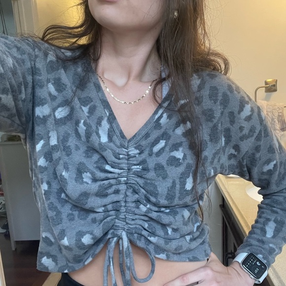 NWT Women’s Grey Leopard Print Drawstring Cropped Sweater - Picture 6 of 6